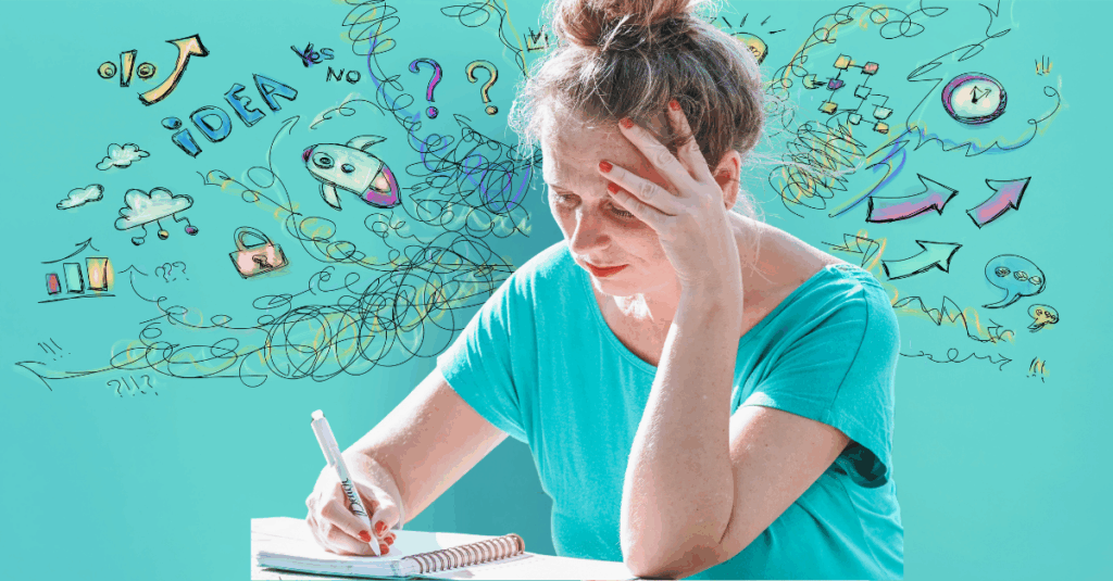 Frau mit Notizbuch – Klarheit nach innerem Gedankenkarussell